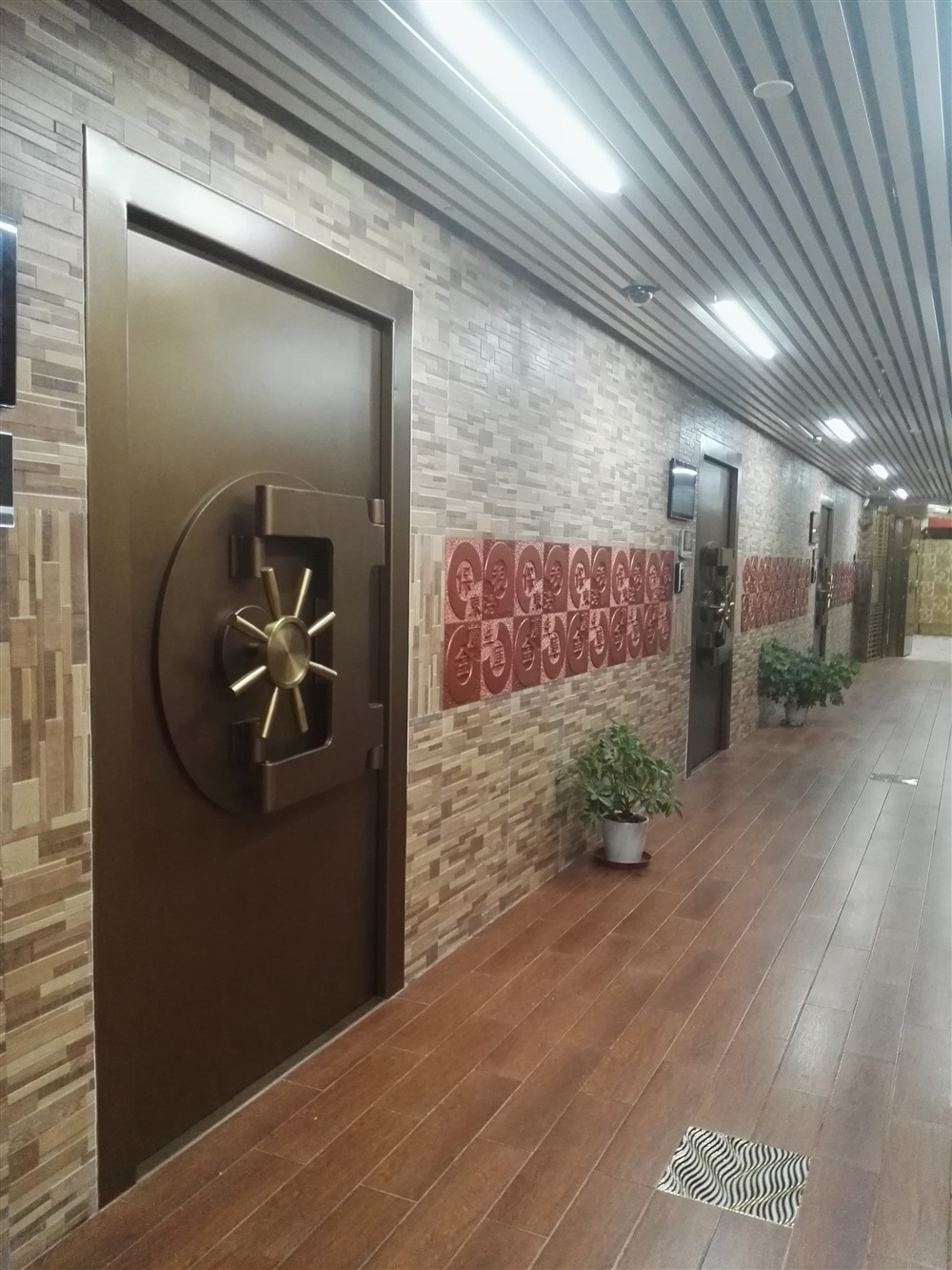 工商銀行移動(dòng)組合金庫,保管箱安裝現場(chǎng)