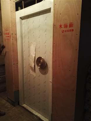 北京公館不銹鋼金庫門(mén)安裝實(shí)例
